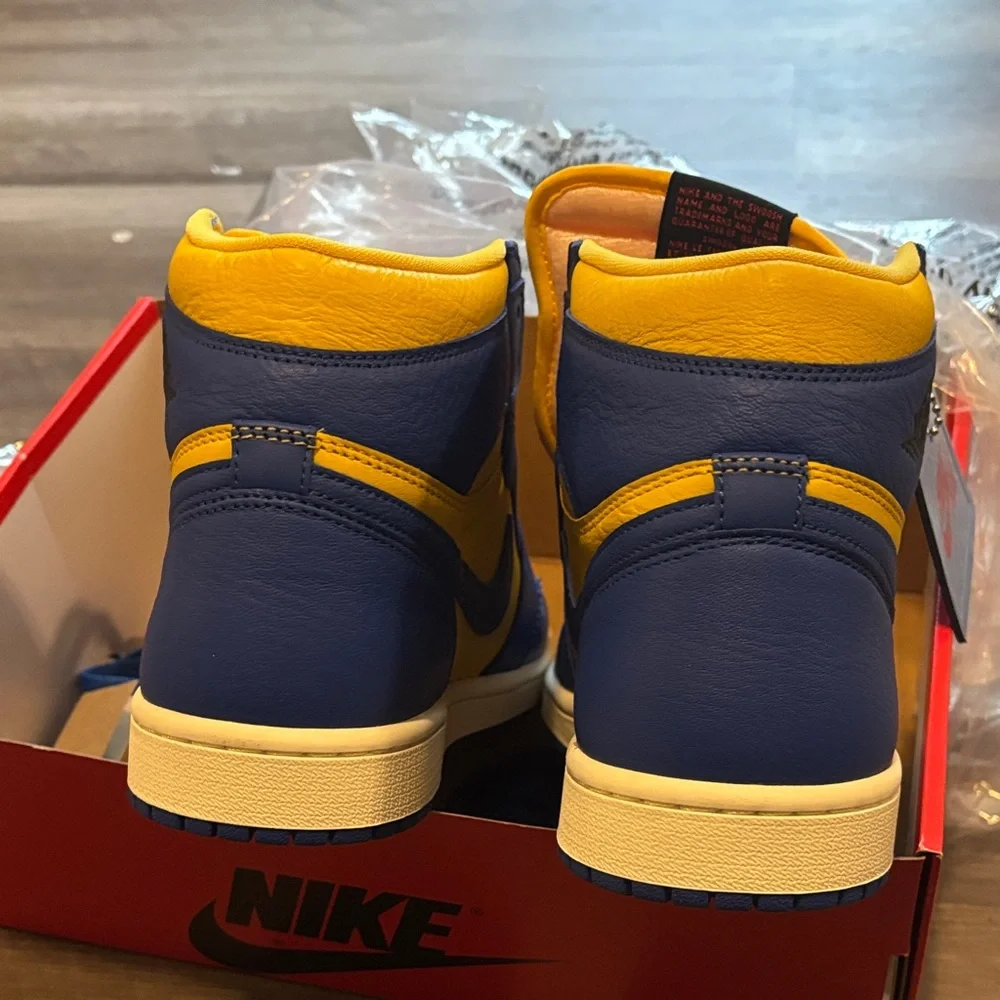 Jordan Athletic Shoes in Blue and Yellow - Picture 6 of 9